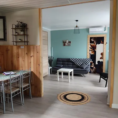 Le Champenois Holiday home Lanobre