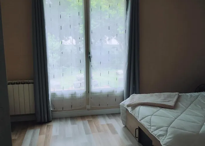 Le Champenois Holiday home Lanobre